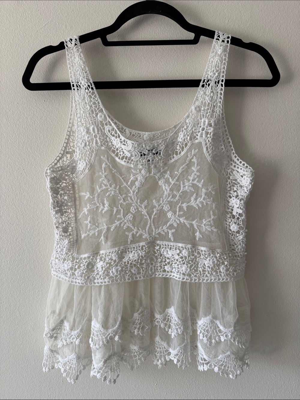 Express Lace Tank Top - Picture 2 of 3